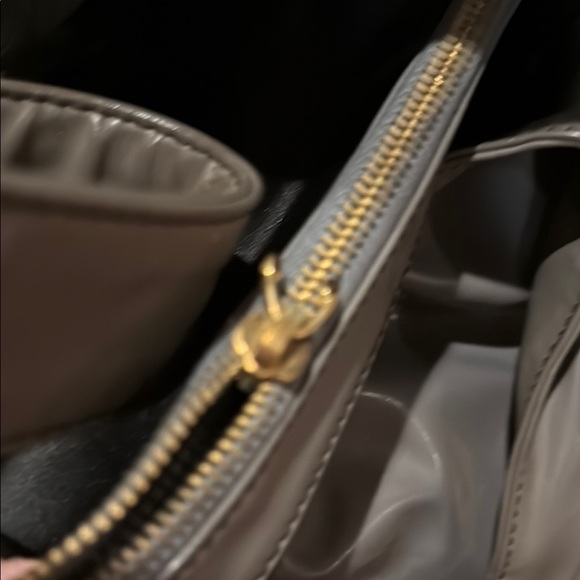 Vintage VALENTINO Nuage Large Bow Patent Leather Shiny Gray Tote w/Red Dust Bag - Picture 10 of 16